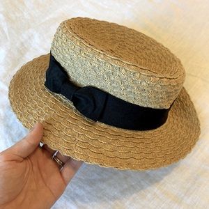 Short brim straw hat